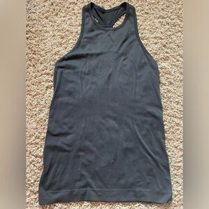 Lululemon swiftly tech t-back Size 4. Black Athletic tank top